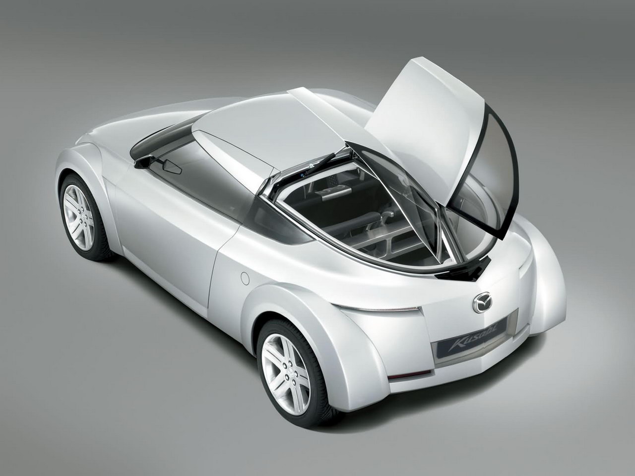 Mazda Kusabi Concept 2003 005.jpg